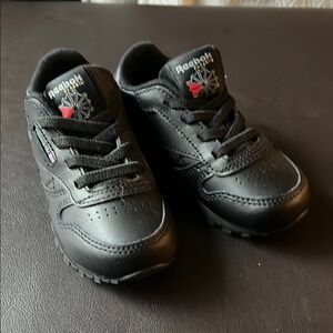 Reebok NWOT Toddler Black Sneakers sz7